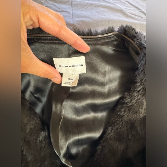 CLUB MONACO Faux fur cropped Black sized medium jacket. - Picture 5 of 12